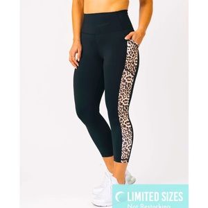 EUC Zyia brilliant leopard capris